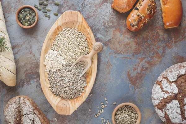 Panes de cereales y cereales — Foto de Stock