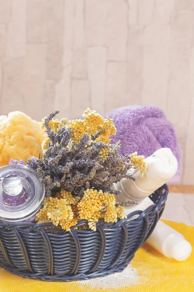 Natural spa treatment with lavender and helichrysum (immortelle) — Stock Photo, Image