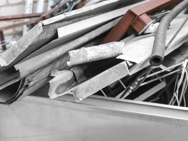 Altmetallbehälter Voll Mit Müll Auf Fabrik Werkstatt Metallschrott Recycling — Stockfoto