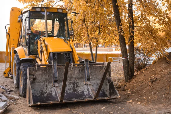 Yellow Tractor Repair City Repair Roads Sidewalks Digging Trench — Stock Photo, Image