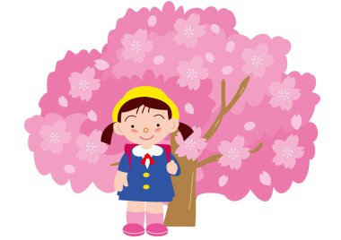 Üniformalı kız bir ilkokul öğrencisi şapka takıyor ve elinde bir okul çantası var. Çiçek açmış kiraz çiçeklerinin önünde.