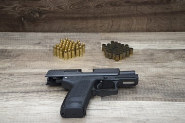 Yeni ve kullanılmış mermiler silahla