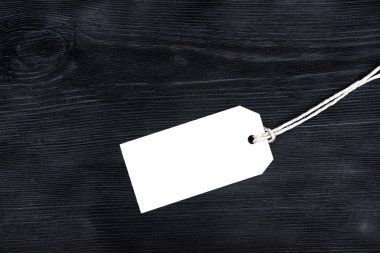 Boş etiket, iple bağlı