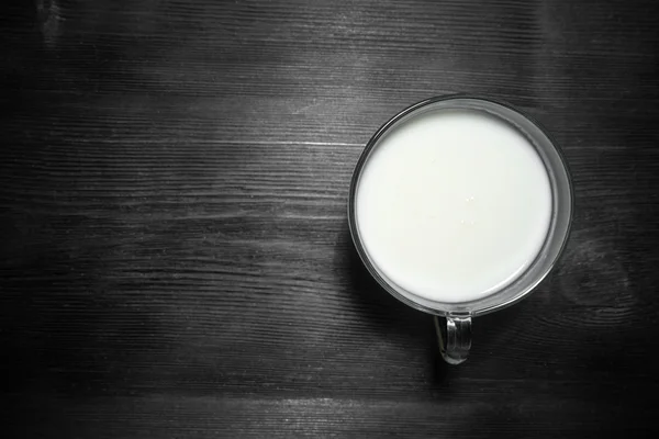 Becher mit Milch — Stockfoto