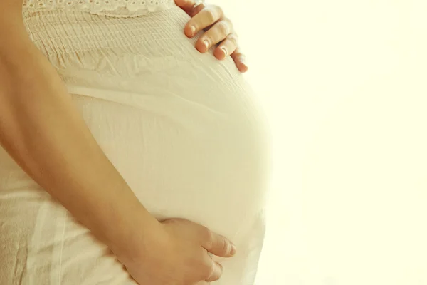 Buik van een zwangere vrouw — Stockfoto