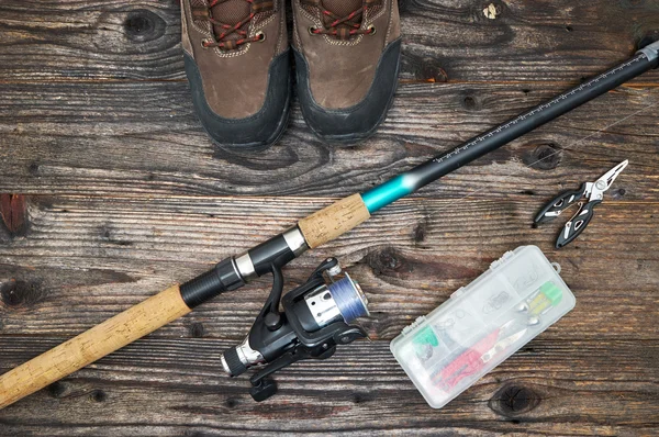 Zajmuje się połowów i narzędzi połowowych na drewniane tła — Zdjęcie stockowe