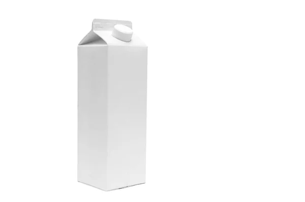 Caixa de leite branca em branco no fundo branco — Fotografia de Stock