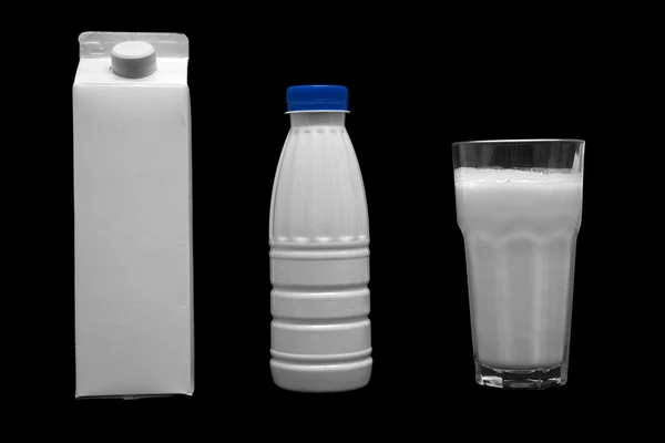 Milchplastikflasche, Schachtel und Glas Milch — Stockfoto