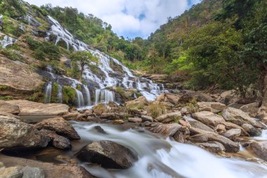 Mae Ya Şelalesi Doi Inthanon Milli Parkı, Chom Tanga Bölgesi, Chiang Mai Eyaleti, Tayland