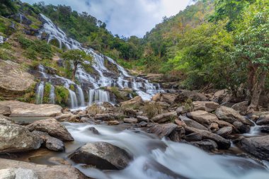Mae Ya Şelalesi Doi Inthanon Milli Parkı, Chom Tanga Bölgesi, Chiang Mai Eyaleti, Tayland