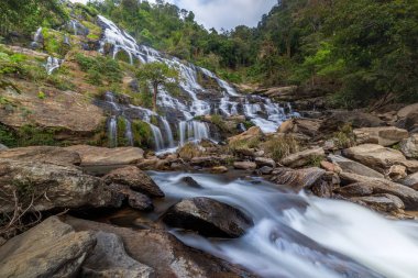 Mae Ya Şelalesi Doi Inthanon Milli Parkı, Chom Tanga Bölgesi, Chiang Mai Eyaleti, Tayland