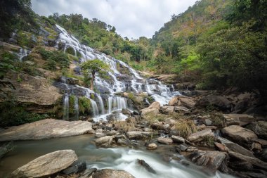 Mae Ya Şelalesi Doi Inthanon Milli Parkı, Chom Tanga Bölgesi, Chiang Mai Eyaleti, Tayland
