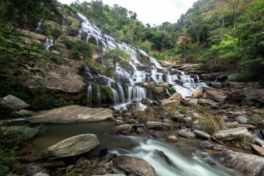 Mae Ya Şelalesi Doi Inthanon Milli Parkı, Chom Tanga Bölgesi, Chiang Mai Eyaleti, Tayland