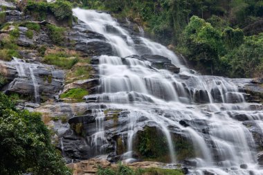 Mae Ya Şelalesi Doi Inthanon Milli Parkı, Chom Tanga Bölgesi, Chiang Mai Eyaleti, Tayland