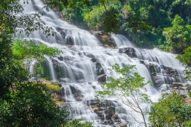 Mae Ya Şelalesi Doi Inthanon Milli Parkı, Chom Tanga Bölgesi, Chiang Mai Eyaleti, Tayland