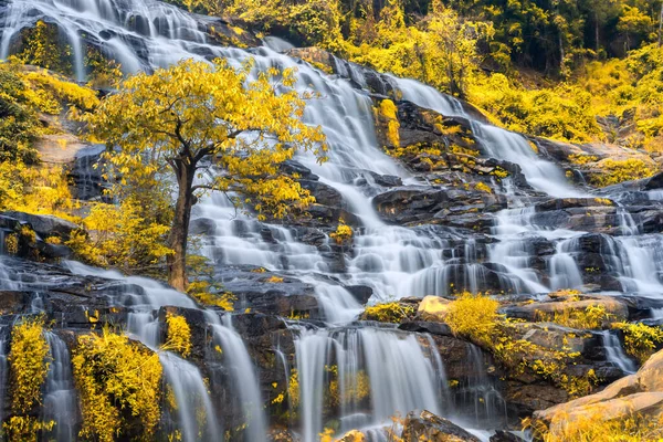 Mae Waterval Bij Doi Inthanon National Park Chom Thong District — Stockfoto