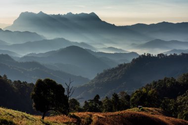 Doi Luang Chiang Dao güzel dağ, kireçtaşı dağları, Tayland 'ın ikinci en yüksek dağı, Chiang Mai Tayland,