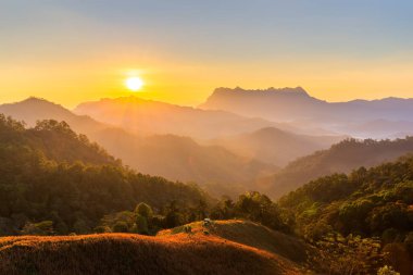 Doi Luang Chiang Dao güzel dağ, kireçtaşı dağları, Tayland 'ın ikinci en yüksek dağı, Chiang Mai Tayland,