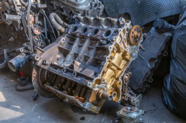 Araba motoru, otomotiv motoru, tamirci, motor tamiri.