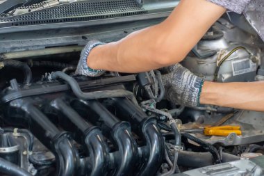 Araba motoru, otomotiv motoru, tamirci, motor tamiri.