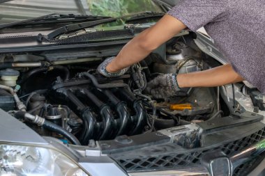 Araba motoru, otomotiv motoru, tamirci, motor tamiri.