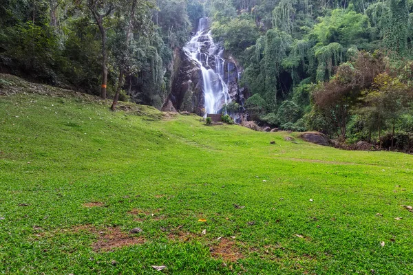 Mae Tia Waterfall Det Vackraste Vattenfallet Luang National Park Doi — Stockfoto