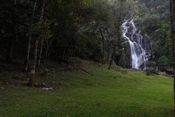 Cascada Mae Tia Cascada Más Hermosa Del Parque Nacional Luang — Foto de Stock