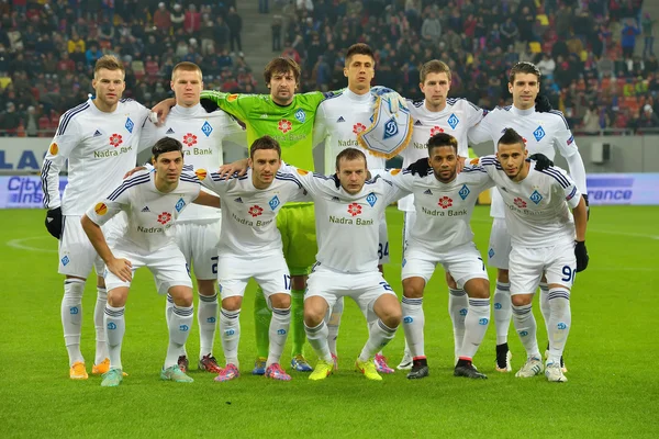 BUCHAREST, ROMANIA - DECEMBER 11:Dinamo Kyiv football team, before the match between Steaua Bucharest and Dinamo Kiyv, UEFA Europa League December 11, 2014 Bucharest, Romania — Stock Photo, Image