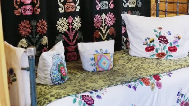 Old rustic traditional bed with pillows and beautiful handmade ornaments and patterns. Museum — Stock Video