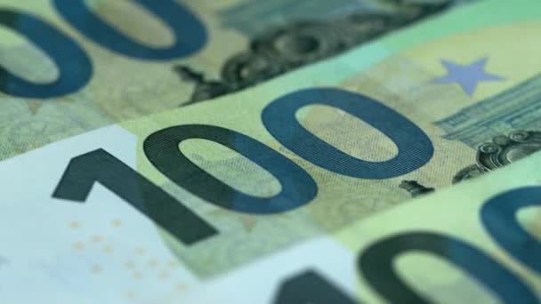 Macro disparó muchos billetes en efectivo. 100 euros. Concepto financiero y de inversión. Primer plano. Cambio de moneda de cien euros. Economía empresarial rica de Europa — Vídeo de stock