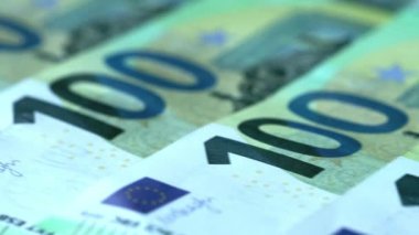Makro 100 Euro 'luk banknotlar. Nakit para banknotları. Finans ve yatırım konsepti. Yakın plan çekim. 100 Euro 'luk döviz değişimi. Zengin iş ekonomisi.