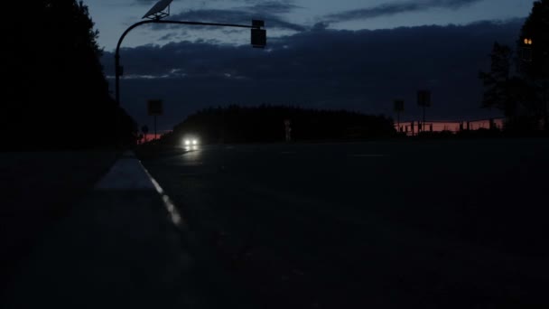 Traffic from cars on the motorway at night, in the background. Flashing pedestrian crossing across the road, transportation — Stock Video