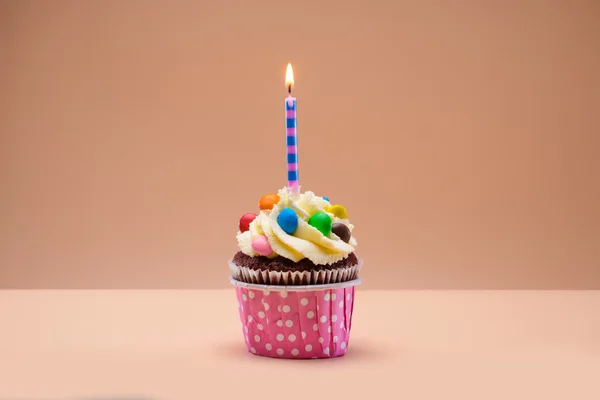 Muffins de cumpleaños coloridos —  Fotos de Stock