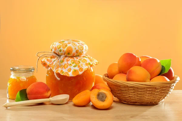 Сладкий абрикосовый джем — стоковое фото