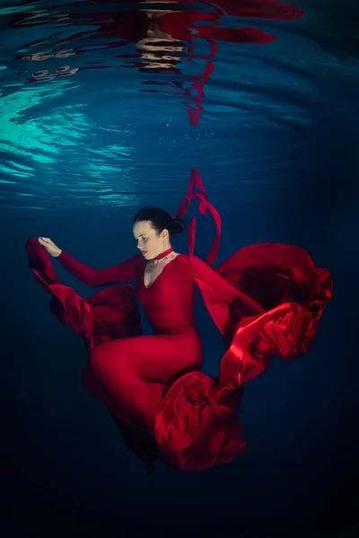 Red dress underwater — Stock Photo, Image