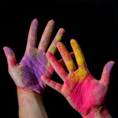 Holi boya ile el