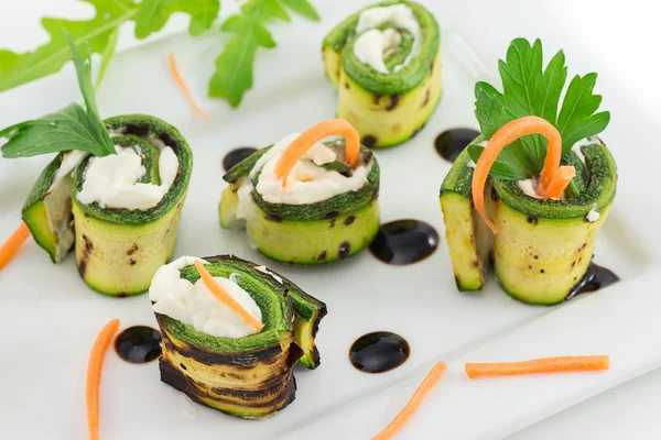 Grilled zucchini rolls with cheese — Stock Photo, Image