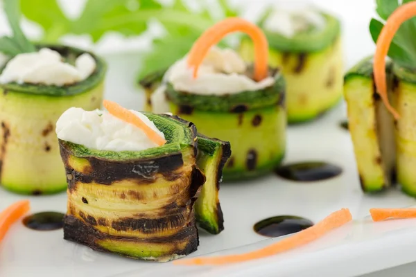 Grilled zucchini rolls with cheese — Stock Photo, Image