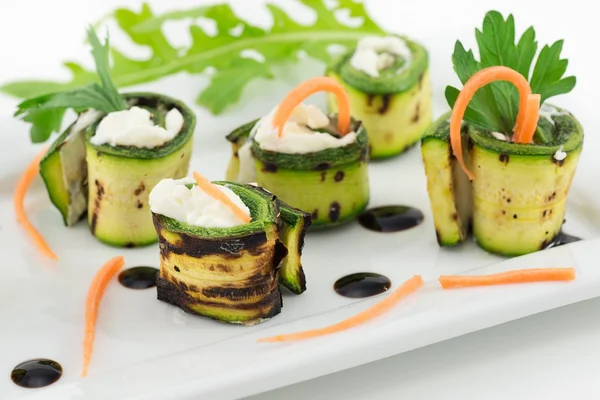 Grilled zucchini rolls with cheese — Stock Photo, Image