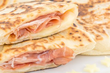 Jambonlu ekmek.