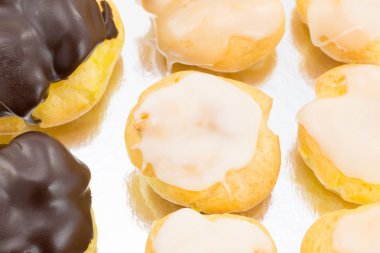 krema ve şeker fondan ile eklerleri