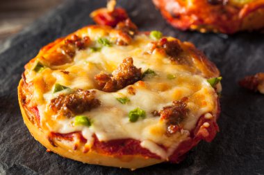 Sosis ve biber Pizza simit