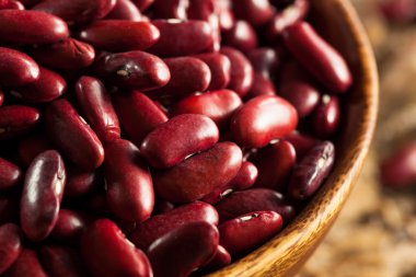 Çiğ kırmızı organik barbunya fasulyesi