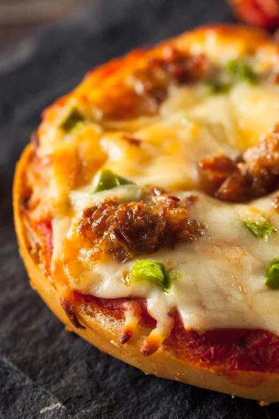 Sausage and Pepper Pizza Bagels — Stock Photo, Image