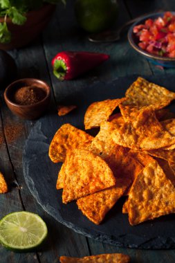 Ev yapımı biber kireç Tortilla cips