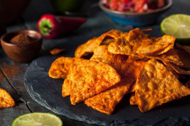 Ev yapımı biber kireç Tortilla cips