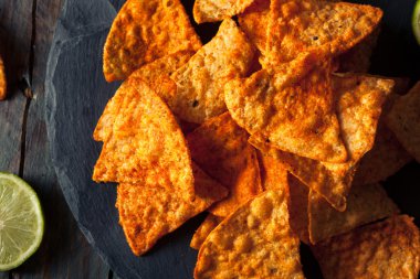 Ev yapımı biber kireç Tortilla cips