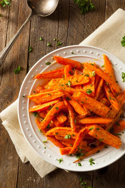 Здоровая домашняя жареная морковь — стоковое фото
