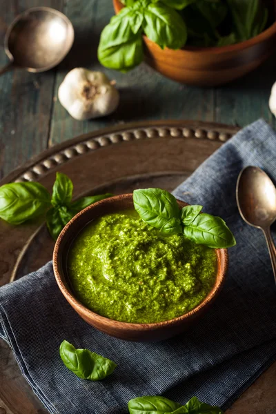 Pesto verde orgânico cru — Fotografia de Stock