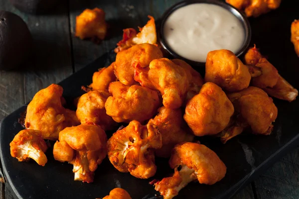 Spicy Breaded Buffalo Chicken Cauliflower — Stock Photo, Image